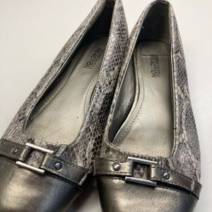 Kenneth Cole  snake flats